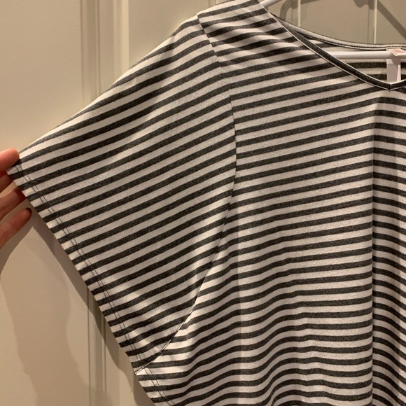 Short, Cropped Style Top - Picture 2 of 3